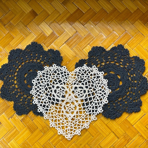 Vintage Other - 🌟HOST PICK!🌟🌹3 vintage doilies, heart & black, handmade